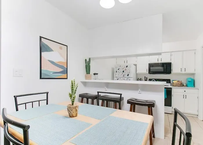 Cute Townhome With Community Pool 5 Mins To Tmc *