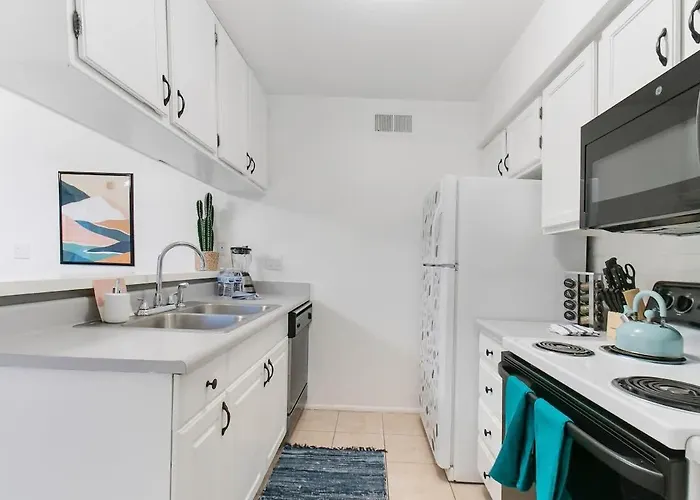Cute Townhome With Community Pool 5 Mins To Tmc *