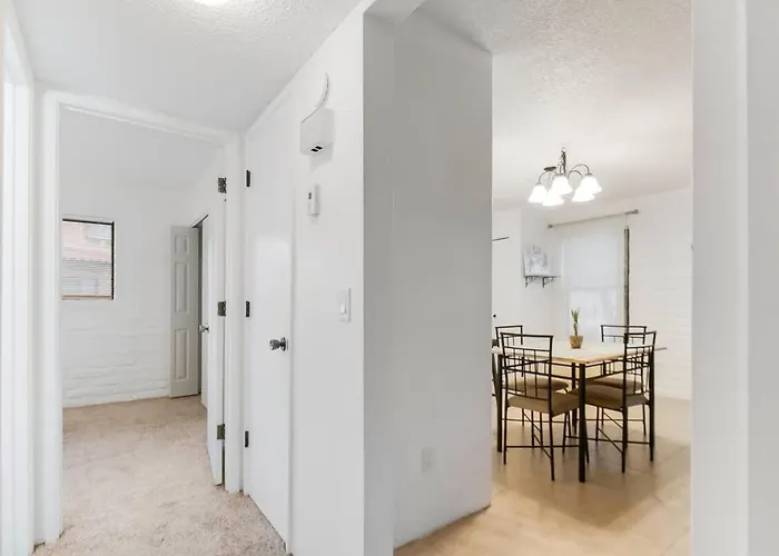 Cute Townhome With Community Pool 5 Mins To Tmc Tucson