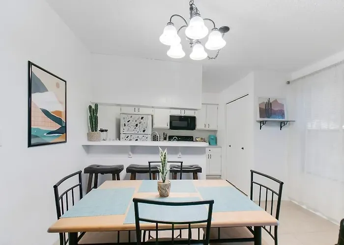 Cute Townhome With Community Pool 5 Mins To Tmc Tucson