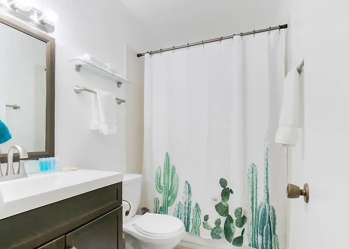Сasa de vacaciones Cute Townhome With Community Pool 5 Mins To Tmc *