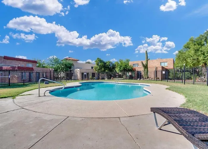 Cute Townhome With Community Pool 5 Mins To Tmc Сasa de vacaciones
