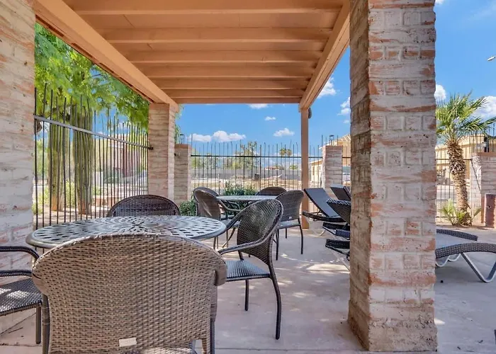 Cute Townhome With Community Pool 5 Mins To Tmc Сasa de vacaciones Tucson
