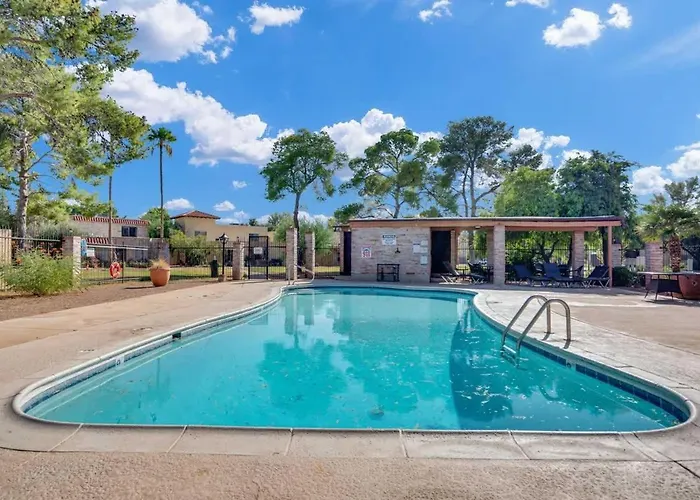 Сasa de vacaciones Cute Townhome With Community Pool 5 Mins To Tmc *